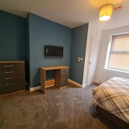 招待所 Cozy 6 Bedroom Hmo