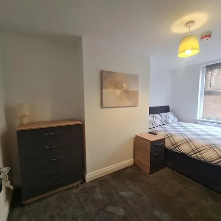 Cozy 6 Bedroom Hmo *
